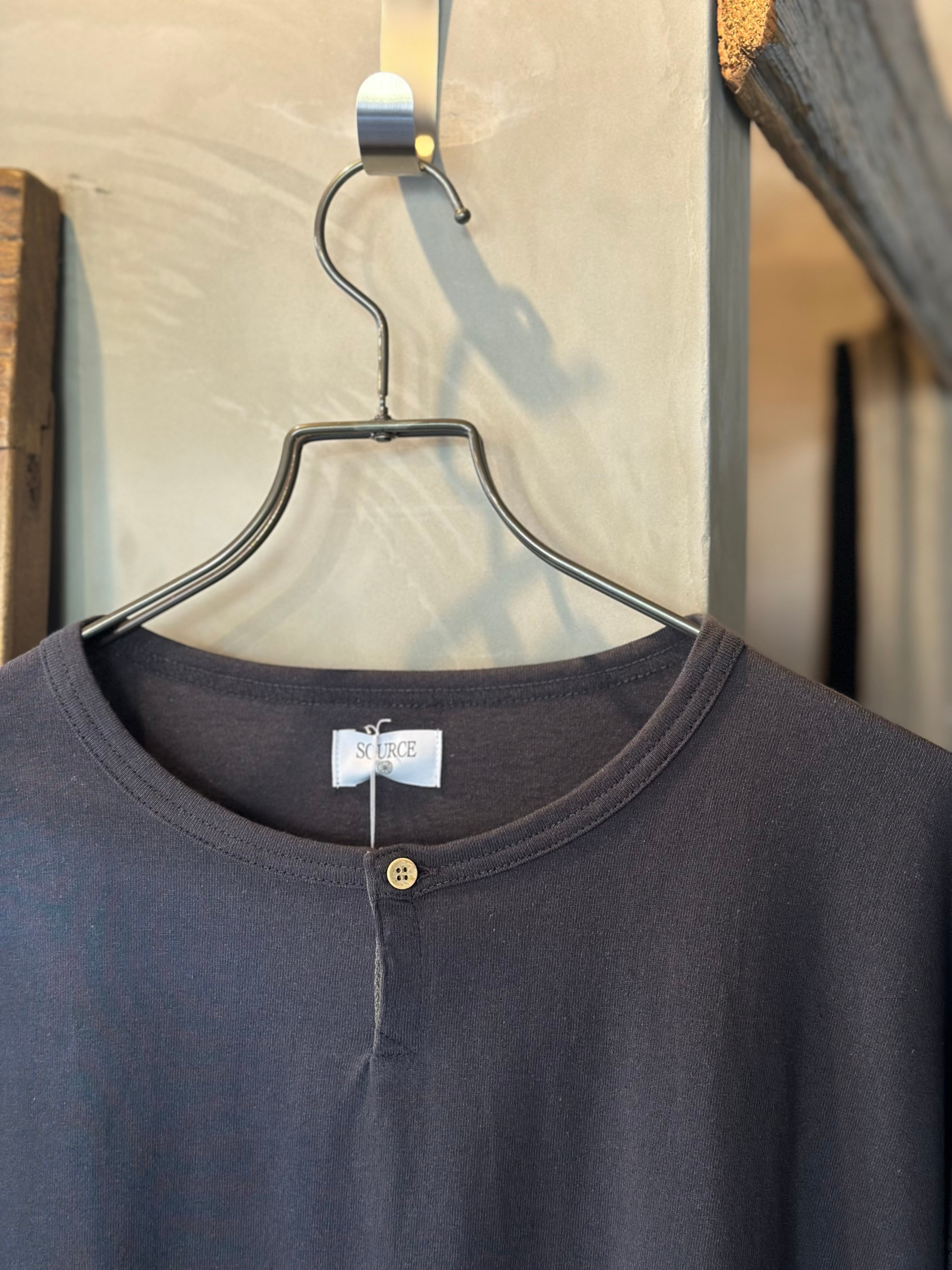 SOURCE DARU HENRY NECK L/S T(CHARCOAL) | TRACK END