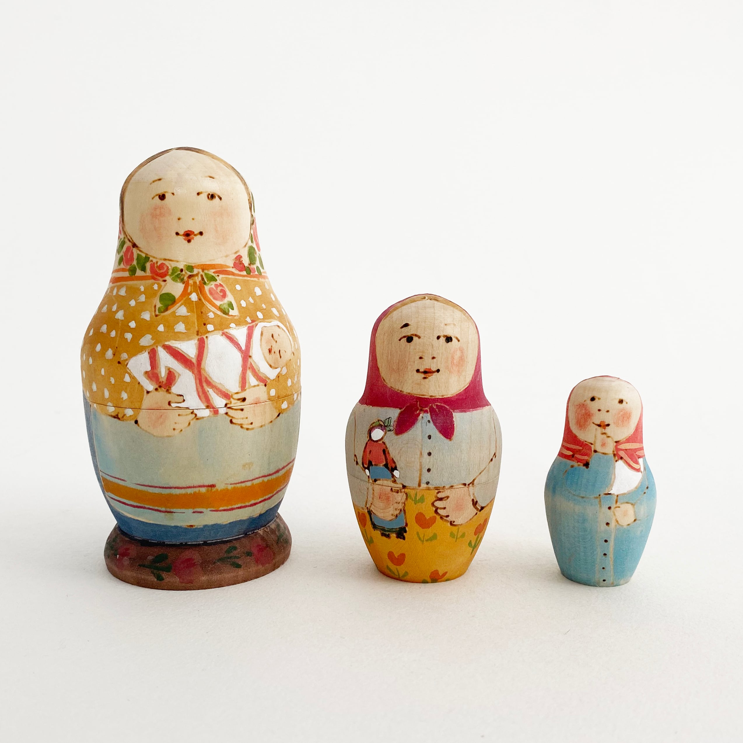 アーティスト・マトリョーシカ(マリヤ・ドミトリエワ作/子守3個組)