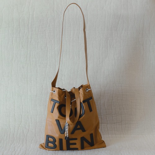 Ampersand (アンパサンド)　レザー サコッシュ　=TOUT VA BIEN＝