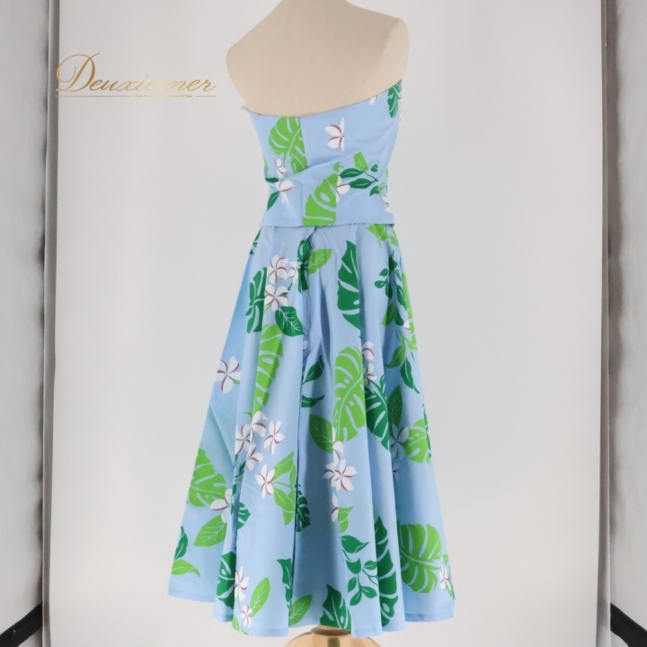 フラダンス 衣装 ツーピース セットアップ 上下セット ブルー系 チューブトップ プルメリア柄 モンステラ柄 かわいい 華やか 鮮やか 爽やか 明るい 水色 緑 ハワイアン アロハ ハワイアンプリント フラ ダンス レッスン 練習 デザイン おしゃれ