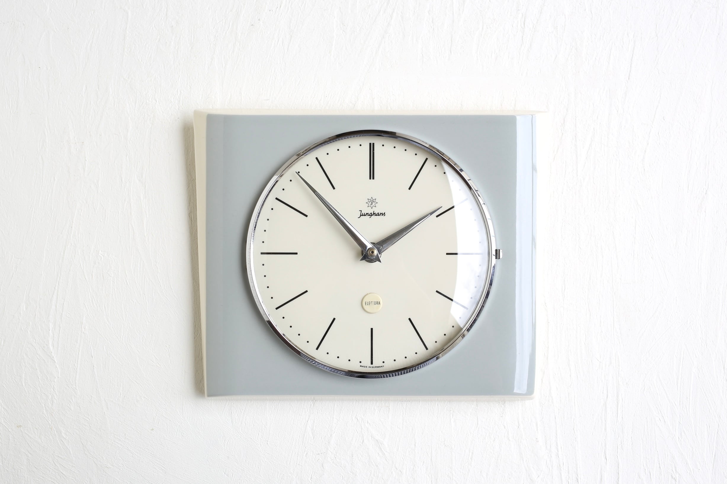 ドイツ アンティーク ヴィンテージ Junghans ユンハンス 陶器 掛時計 台形 グレー(スイープ式クォーツ交換済)N-04800