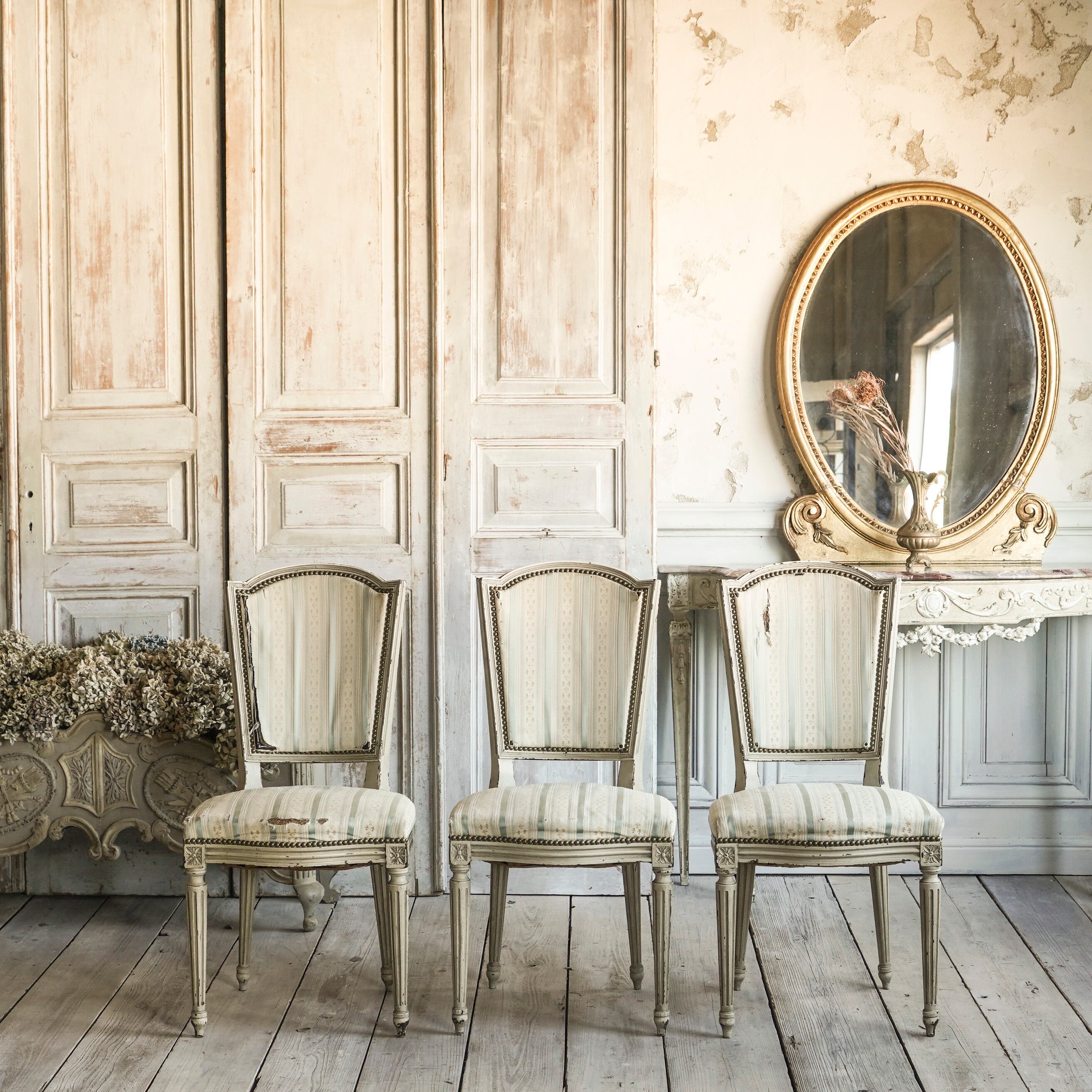 チェア/ソファ/クリームカラー/空間装飾/アンティーク/ディスプレイ/椅子/イス