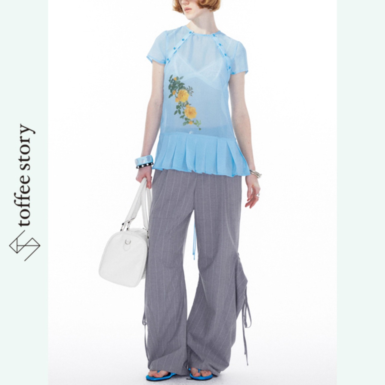 灰色の余白を刻むラージポケットパンツ 《B0004》