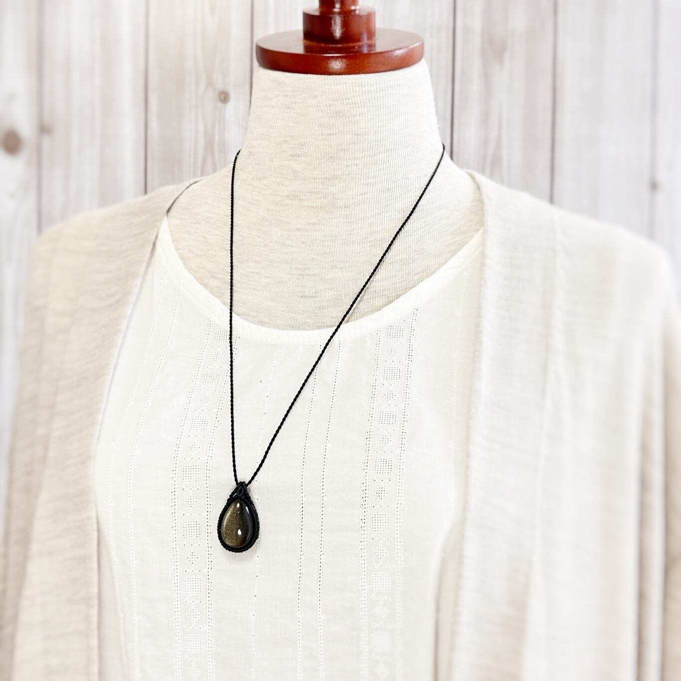一点物】ゴールドオブシディアン雫型ルースを包んだマクラメネックレス