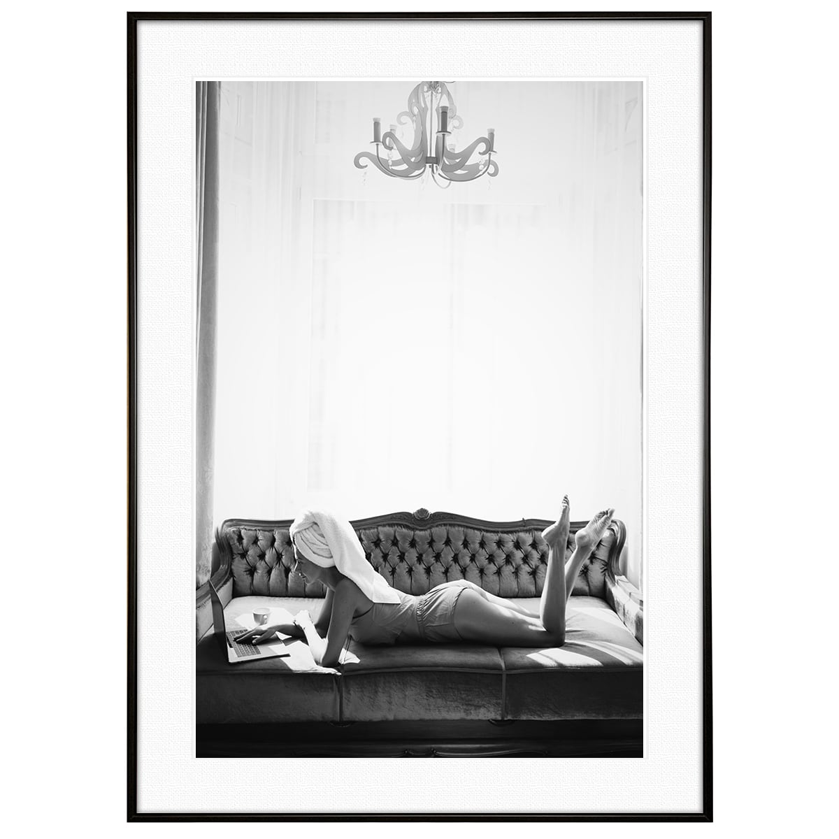 人物写真 ソファでくつろぐ女性 インテリアアート モノクロポスター額装 AS3714