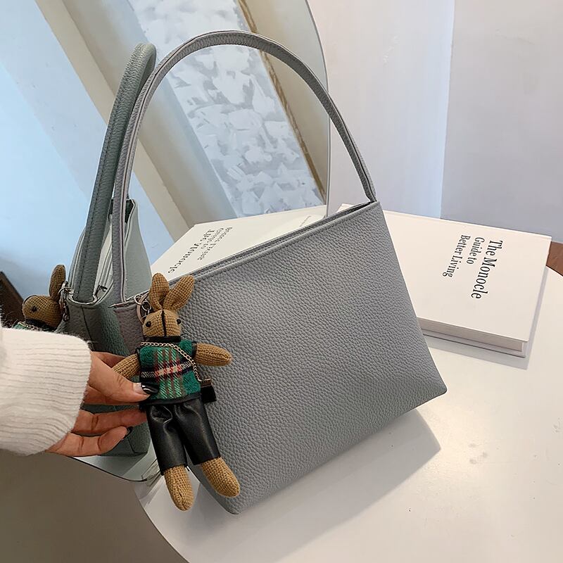 シンプルなスモールバッグレディースバッグ2020人気のトレンディなワイルドワンショルダーアンダーアームバッグネットレッドハンドバッグ 手作りハンドバック58815334170