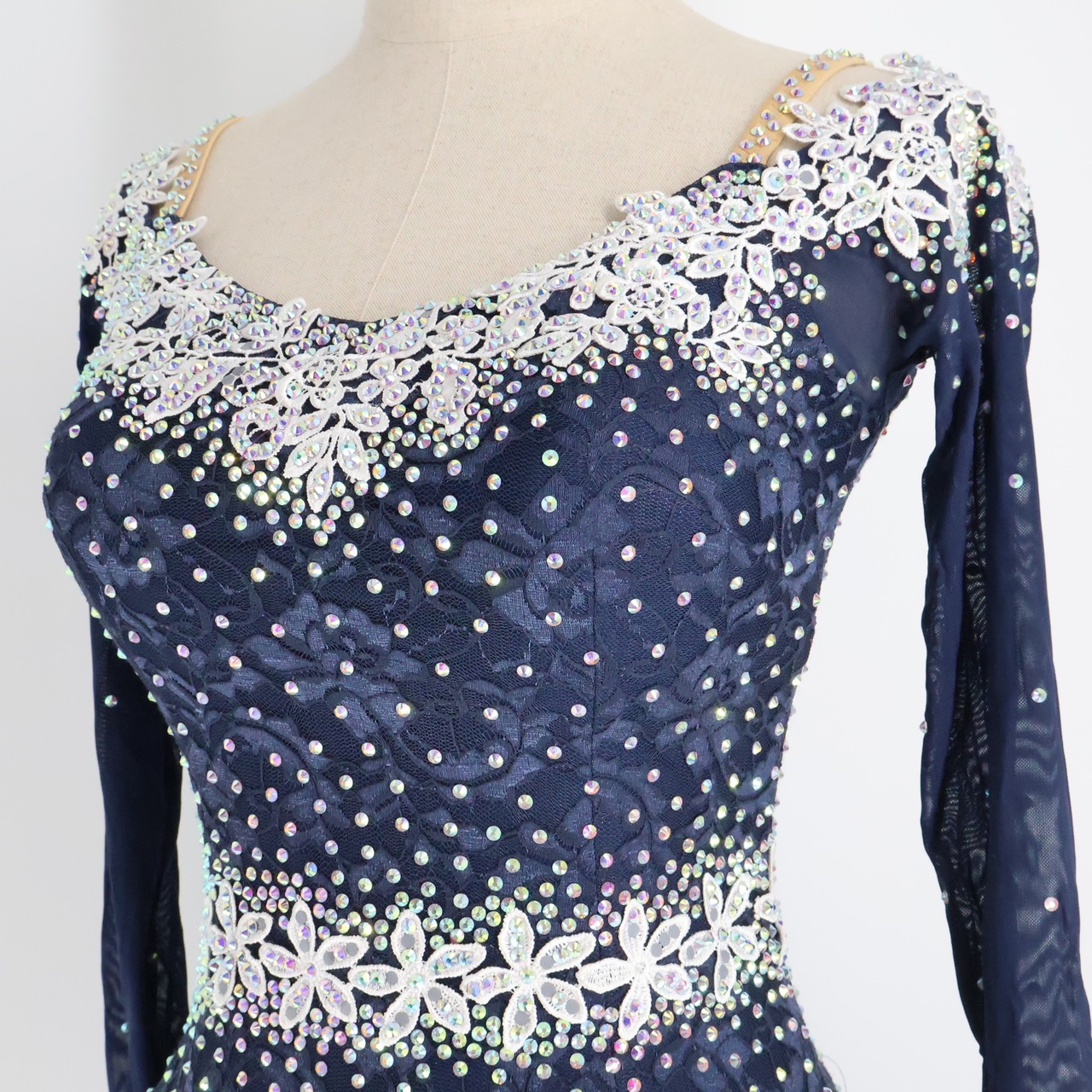 【美品 社交ダンス衣装】ネイビー ワンピース ドレス 紺色 フリル レース 豪華 長袖 上品 高級感 ボリューム ふんわり 綺麗 デモ 競技用 ダンス用 レディース レオタード クロッチ 花