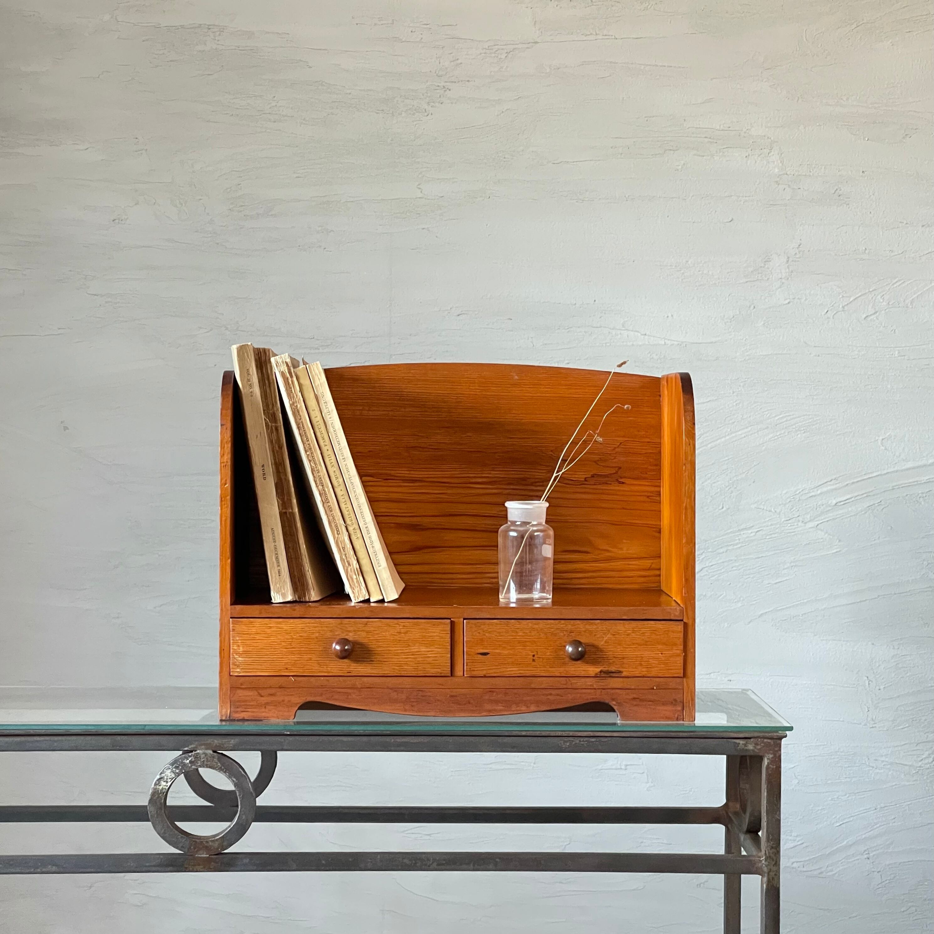 古いブックスタンド