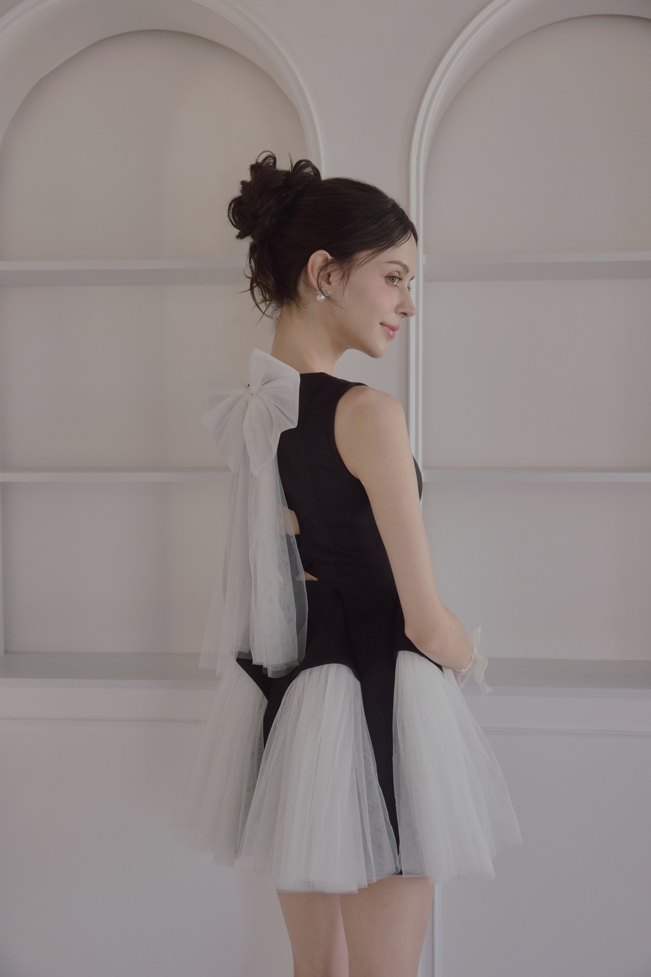 Back ribbon tulle dress