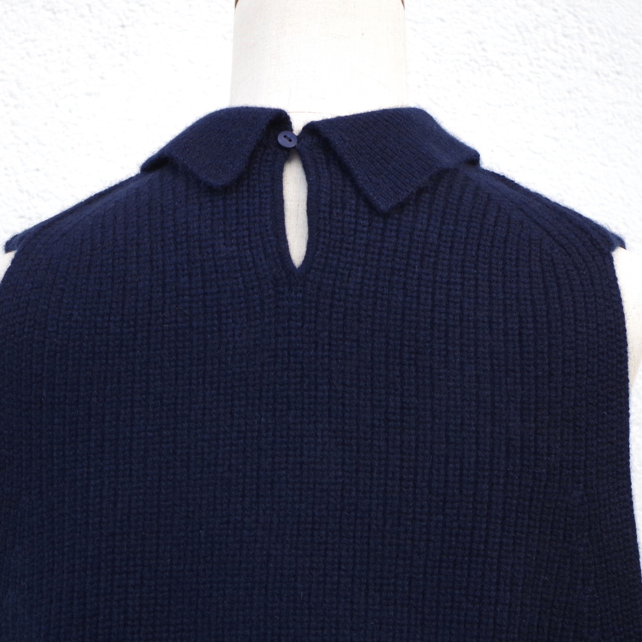 MAISON CARRÉE CASHMERE VEST "NAVY"