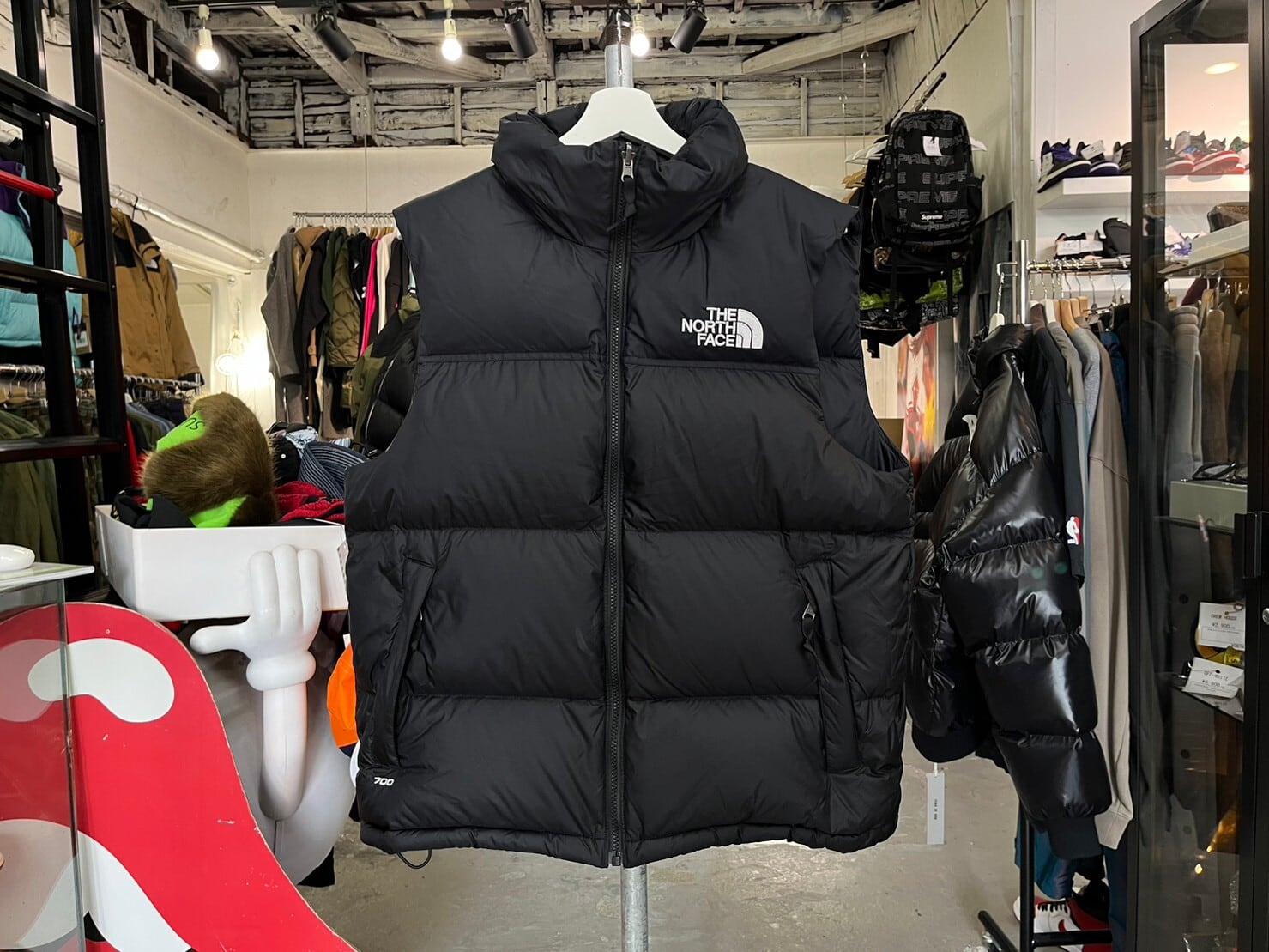 評価多数！ M SUPREME NORTH FACE NUPTSE VEST