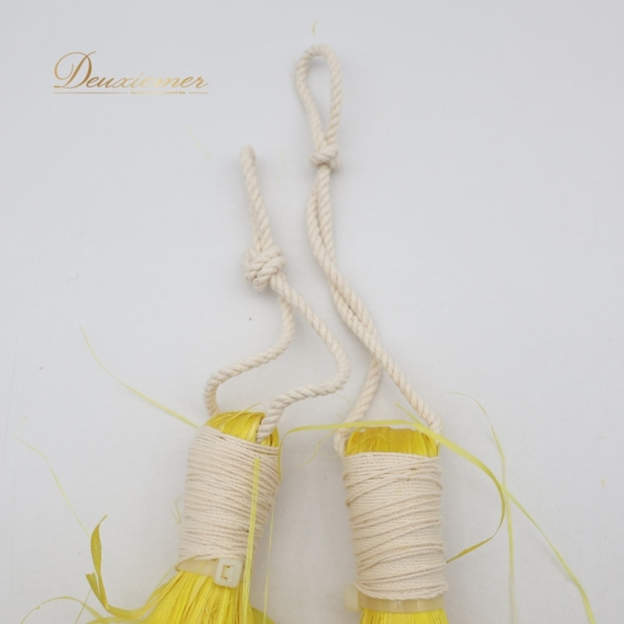 タヒチアンダンス イイ ハンドタッセル イエロー系 小物 小道具 ペア 両手 黄 紐 フラダンス 練習 レッスン イベント ステージ ポンポン 鮮やか 発表会 パフォーマンス