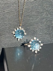 [Taralika] K10YG diamond blue topaz carving necklace