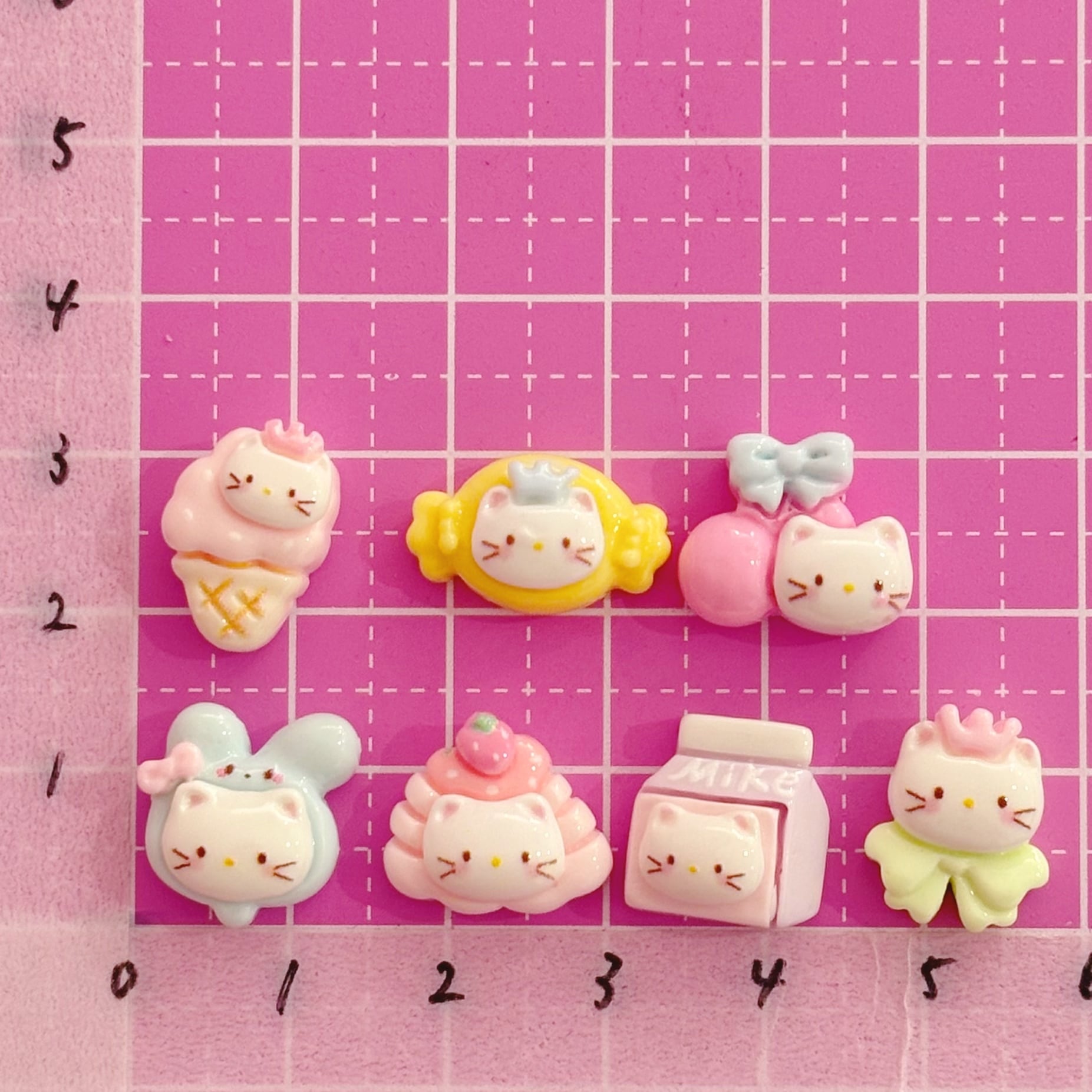 ミニ なりきり 王冠ねこ 7個 デコパーツ ☆ ハンドメイド