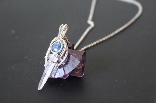 Kyanite & Himalayan crystal silver925 wirewrapping pendant