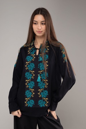 ウクライナ刺繍ヴィシヴァンカ　バルーン袖　手刺繍　麻　レディース・フリーサイズ