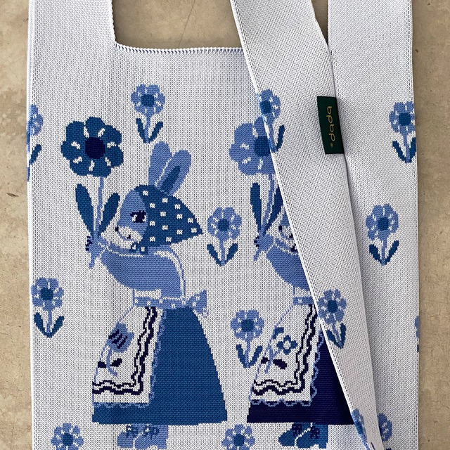 【Aiko Fukawa】布川愛子 KNIT MARCHE BAG  お花を掲げるうさぎたち ニットマルシェバッグ