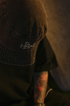 b"LA"zz 3D DENIM BUCKET HAT 24' [BLACK x SILVER]