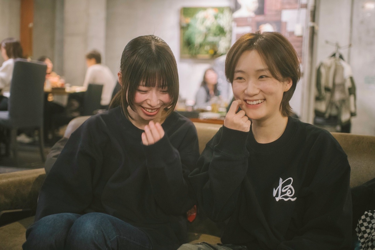 CURSIVE LOGO SWEAT    BLACK