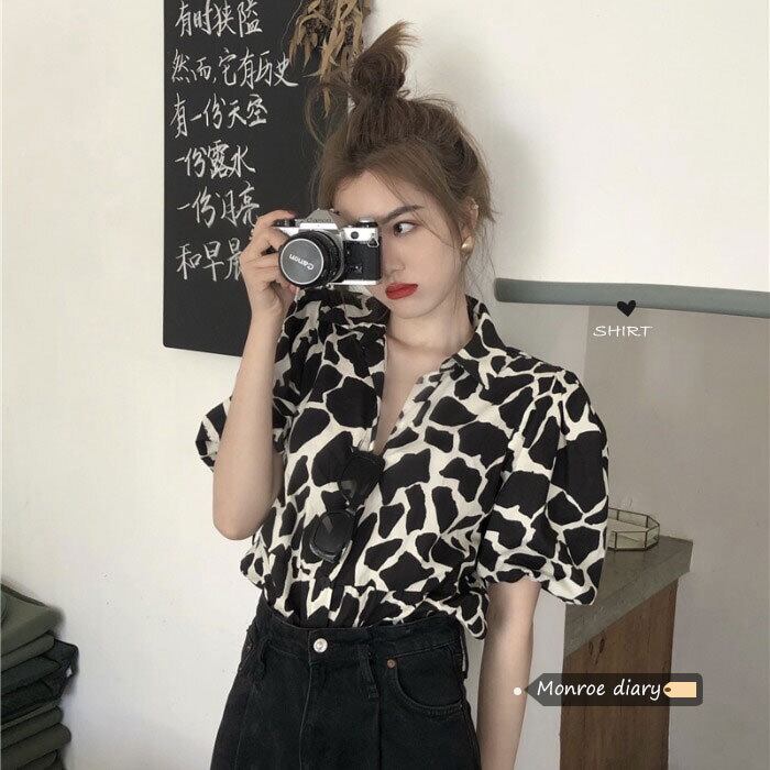 Flowerデザイン シャツ レディーススタンダードスタイル薄手サマートップス レトロ 夏物 フラワーデザイン モンロー1649685150