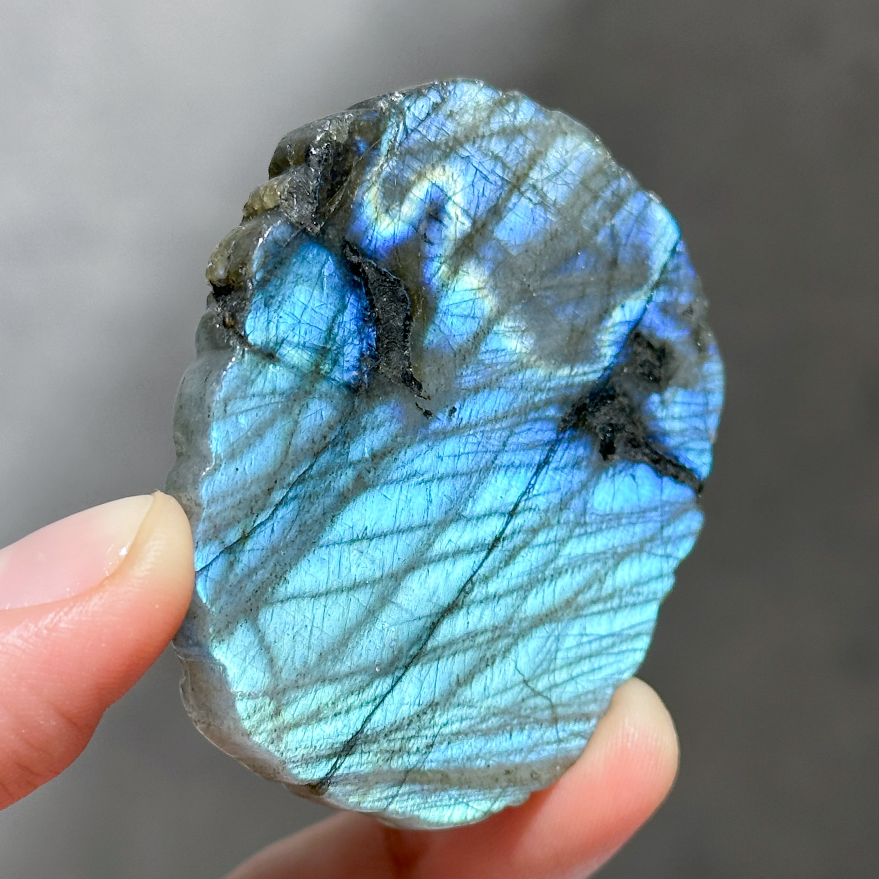 天然石 ラブラドライトの龍　ご購入前に在庫確認必要G.56 ラブラドライト 龍彫刻 (木製台座付き)