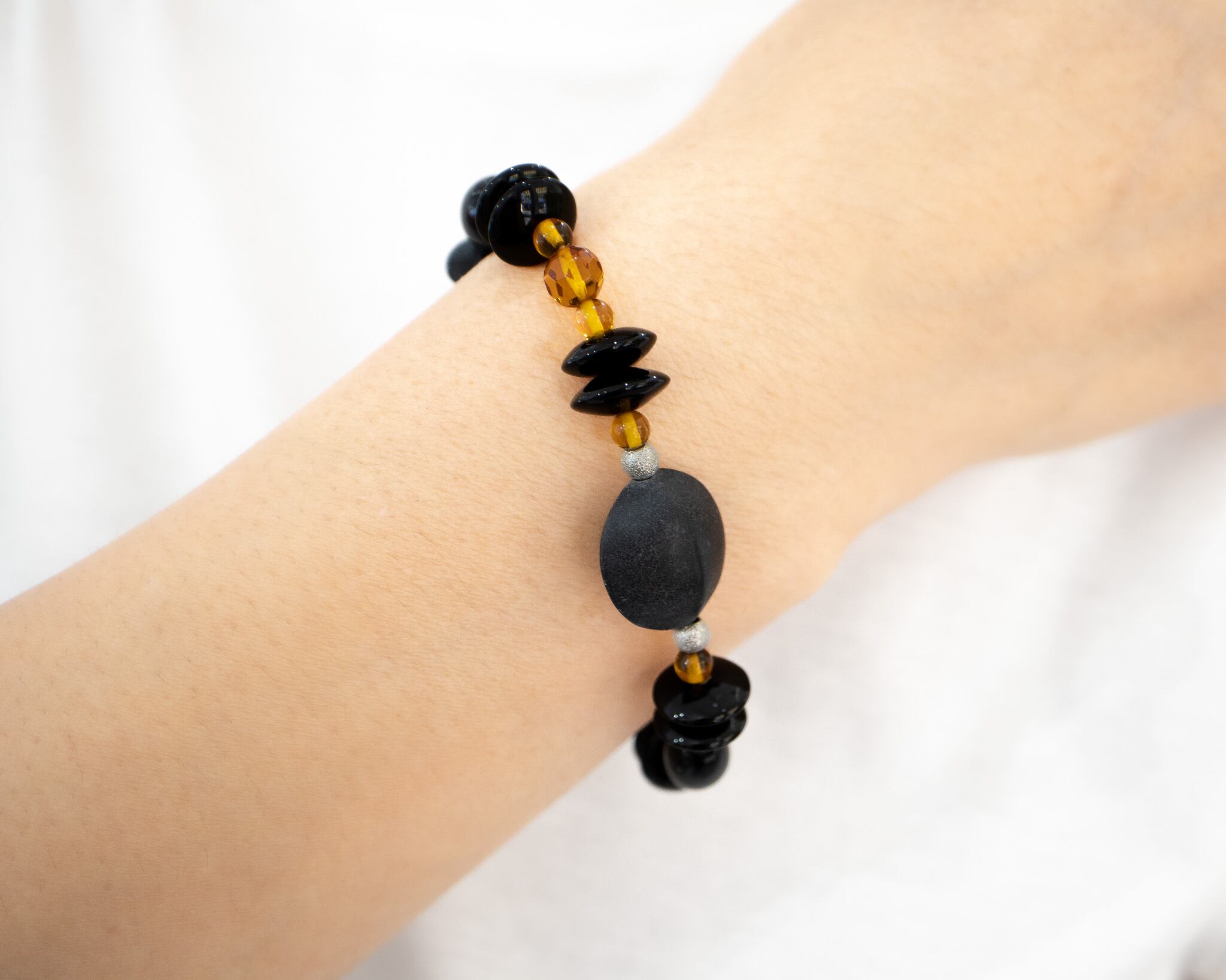 f【普段使いがしやすい琥珀ブレスレット】琥珀 オニキス 日常使い