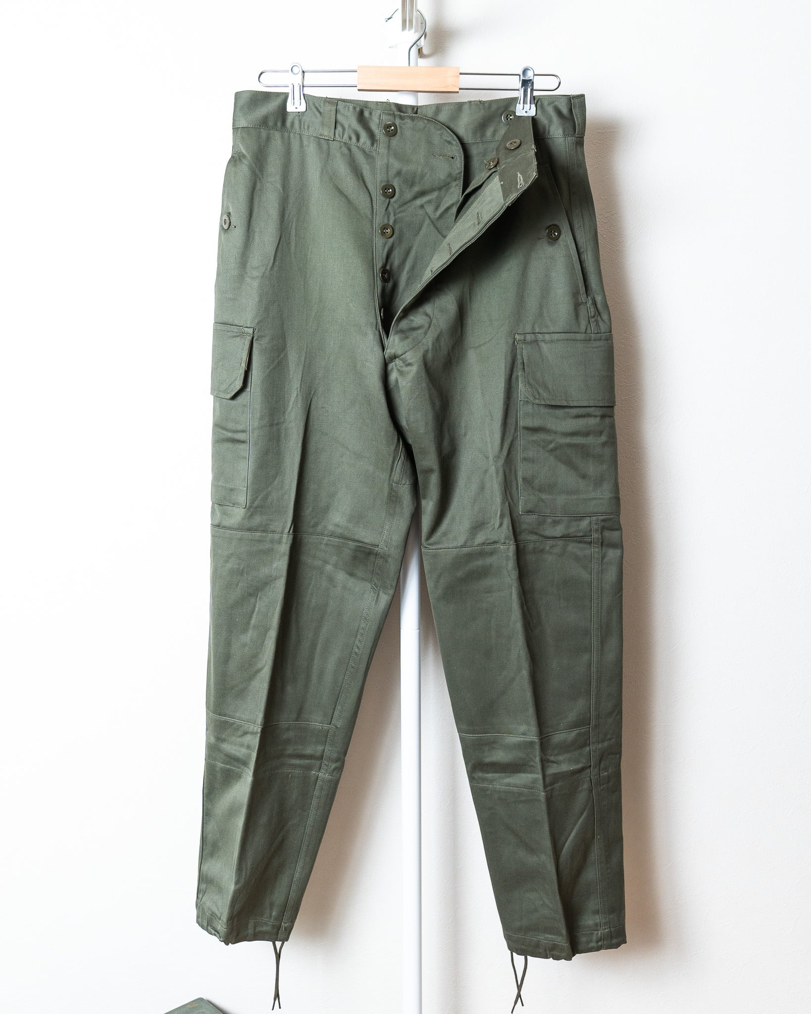 【DEADSTOCK】French Army M-64 Field Trousers デッドストック フランス軍 実物 M64 カーゴパンツ  レアサイズ 希少 | FAR EAST SIGNAL powered by BASE