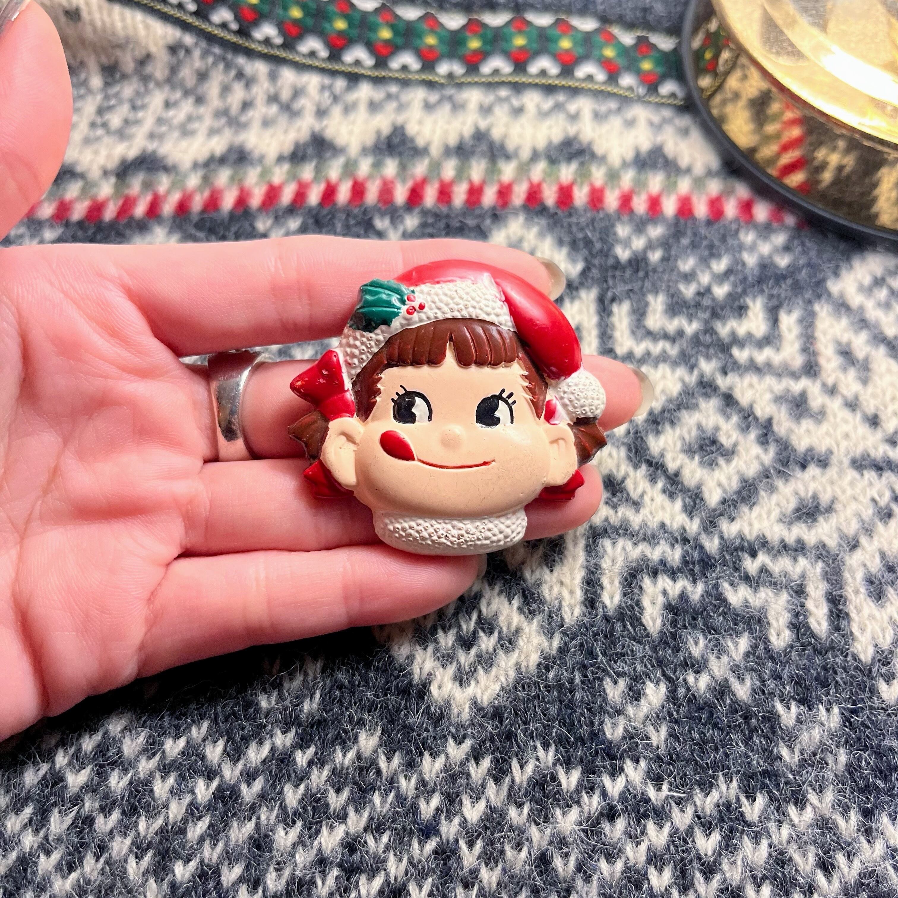 santa pekochan brooch