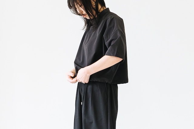 AIRY STRETCH NAYLON - CROPPED DRAWSTRING TEE：エアリーストレッチナイロン - クロップドドローストリングTEE