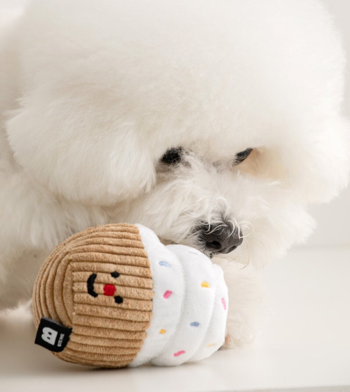 予約【BITEME】 Cupcake Nosework Toy