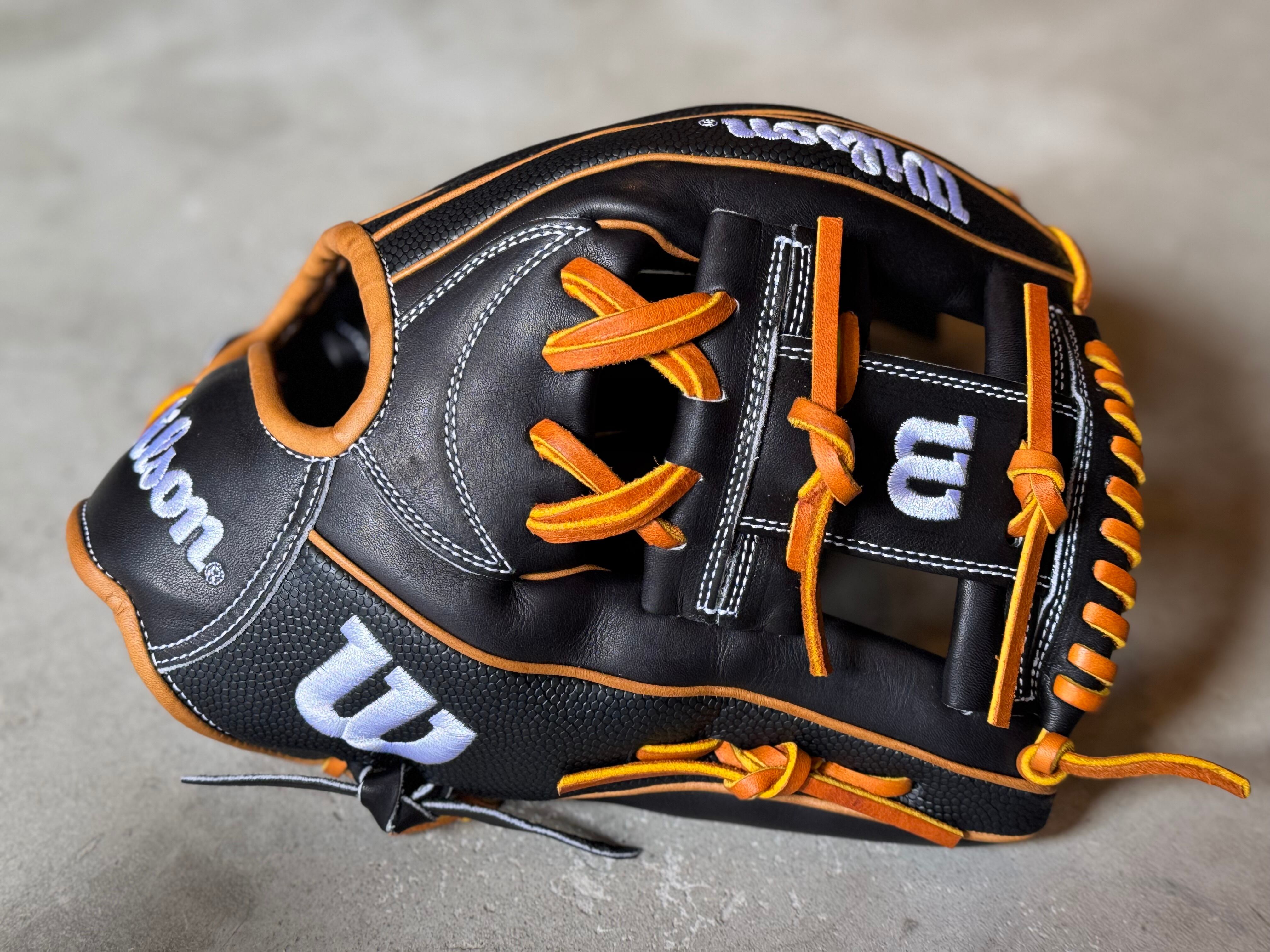 2025年限定モデル The Wannabe Hero DUAL 87型【Wilson】軟式用グラブ