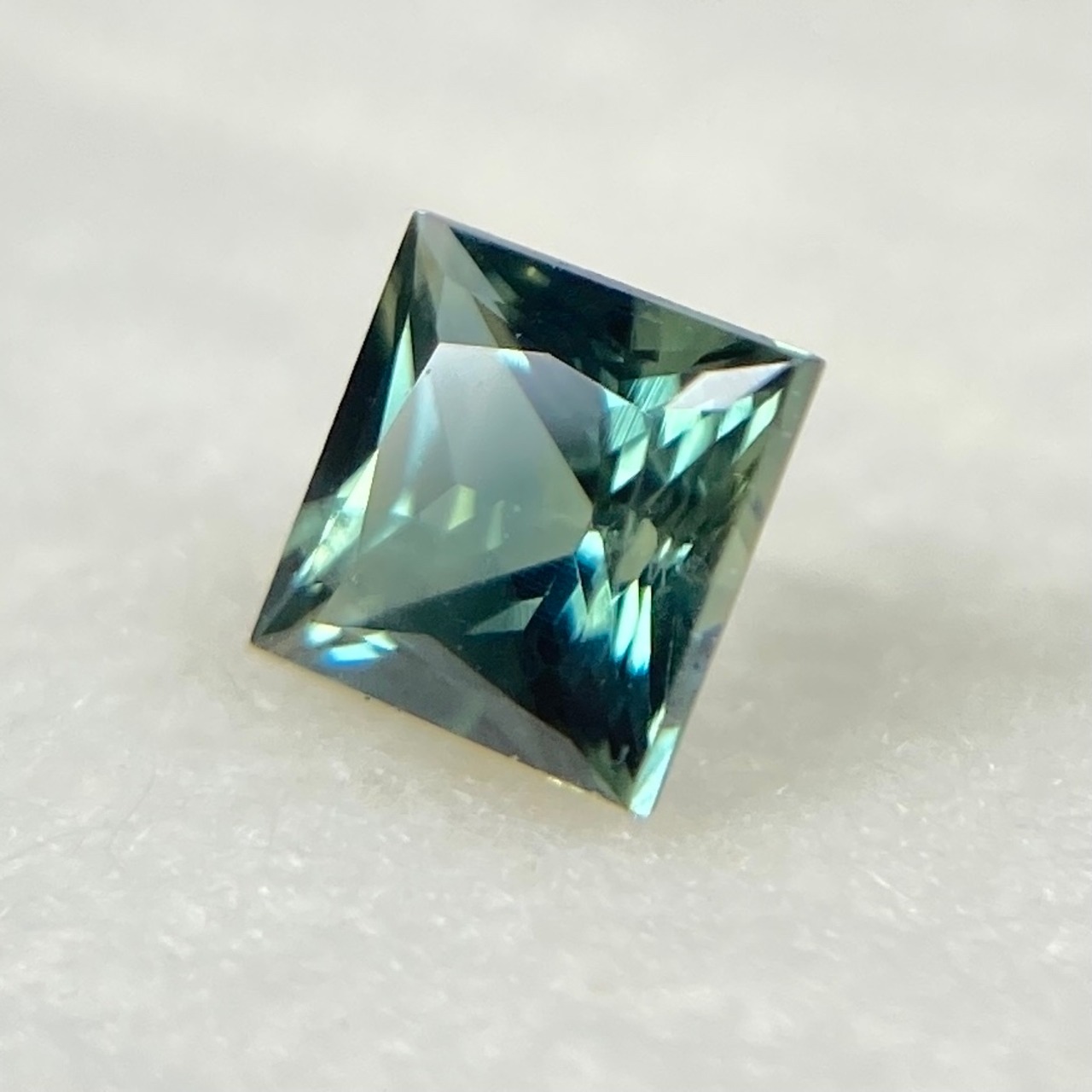 プリンセスカット サファイア 約3.5mm*2.5mm r-0336