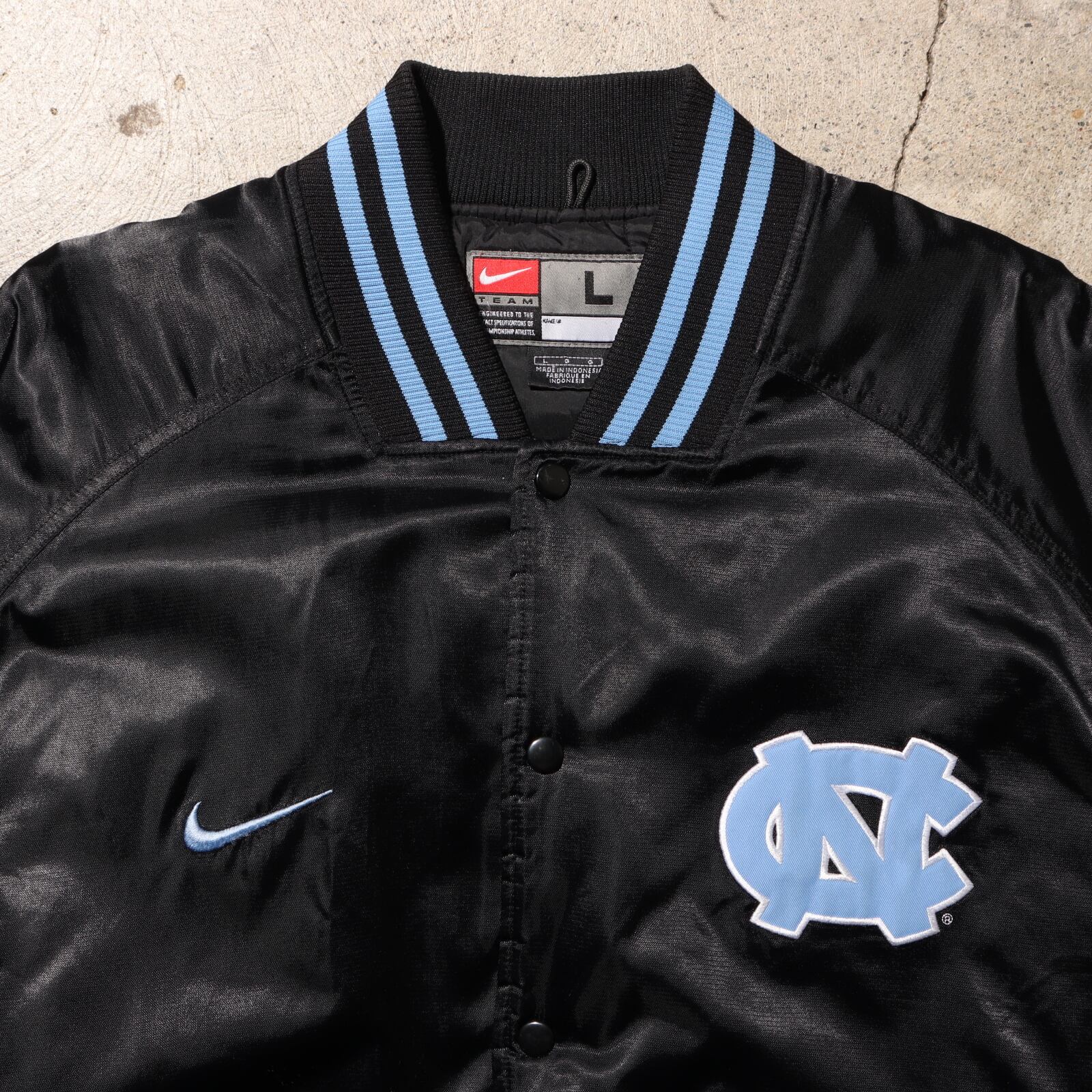 L NIKE ノースカロライナ サテンスタジャン ナイロンジャケット ナイキ  