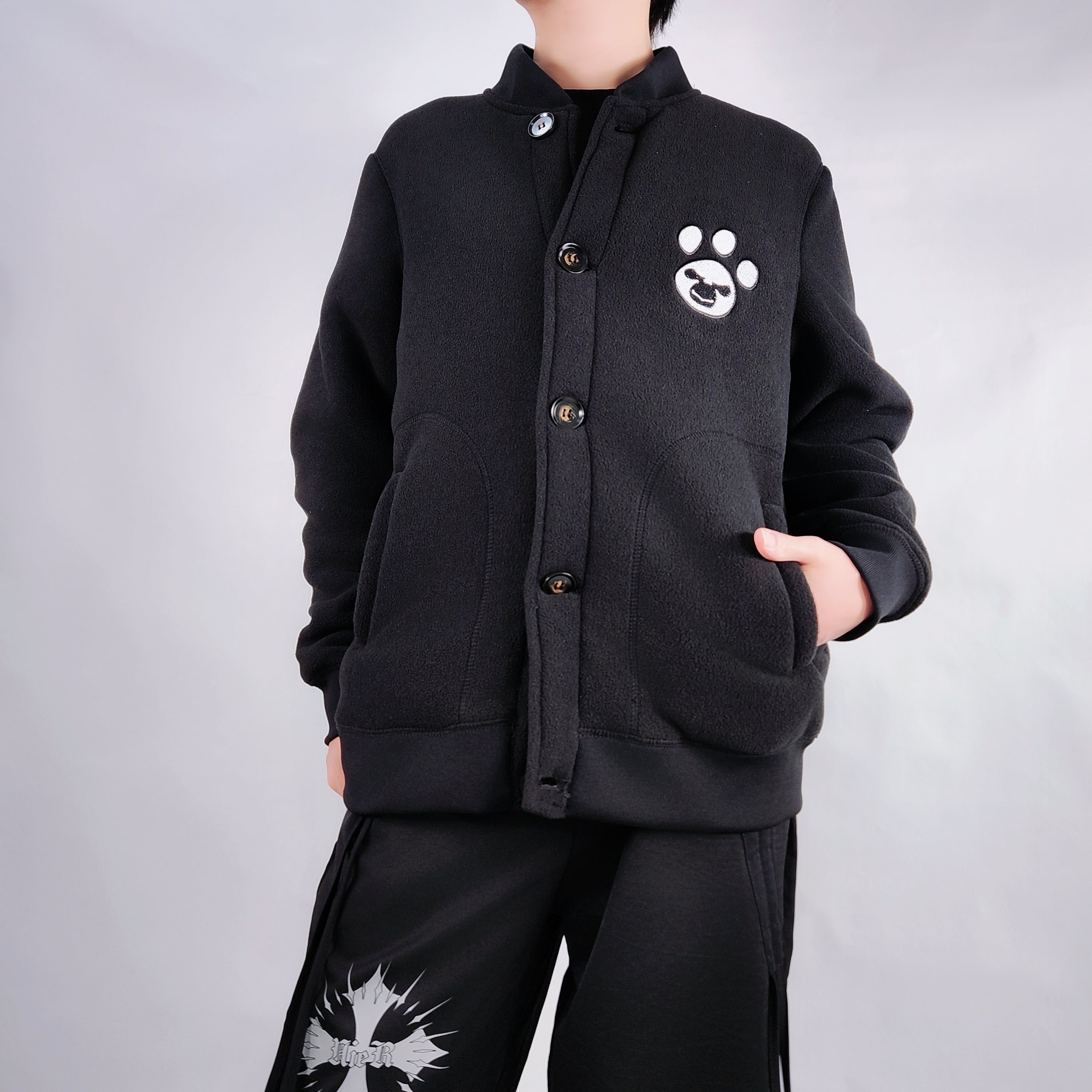 2/3日先着39点限定MEGA SALE》もこもこ裏ボア肉球刺繍スタンドカラー