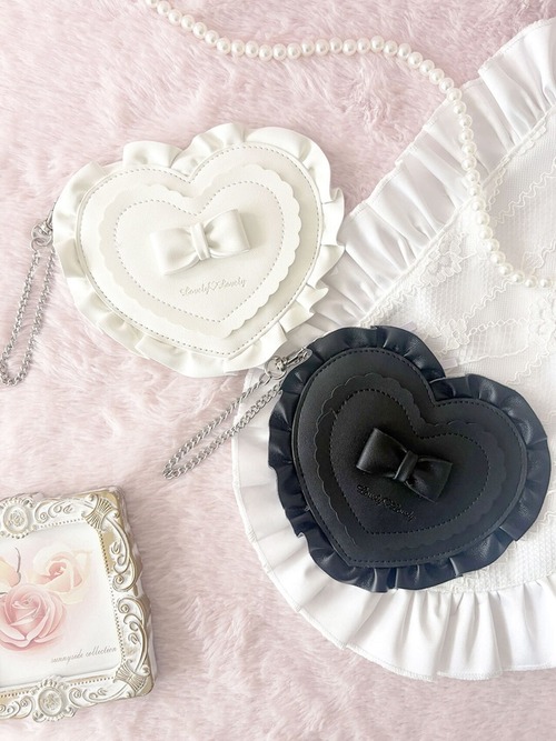 Lovely Lovely  フリルたっぷり   ハートで主役 パスケース 　LL-1048の画像