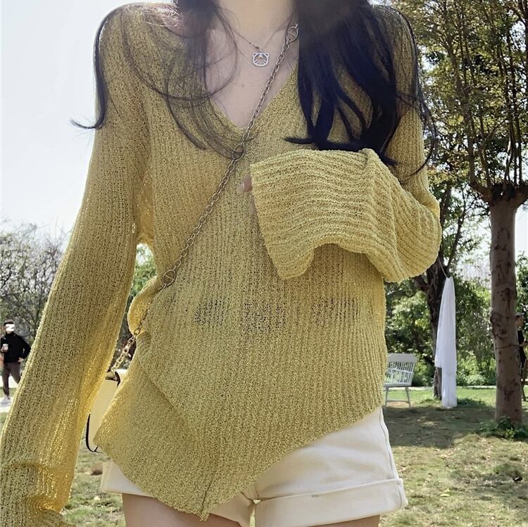 トップス レディース 長袖 長袖トップス ニット 透け感 軽やか Vネック かわいい 可愛い 大人かわいいシンプル カジュアル 大人 上品 お洒落 おしゃれ オシャレ 大人女子 ラフ ガーリー ラブリー キュート 抜け感 ナチュラル フリーサイズ ブラック ホワイト ブラック 10代 20代 30代 無地 送料無料 学生 大学生 通学 カフェ デート お出かけ ショッピング お買い物 休日 女子会 公園 ピクニック 旅行 ファッション コーデ スタイル モテ トレンド 流行 インスタ インスタ映え 韓国