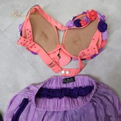 ベリーダンス 衣装 POLINA ポリーナ セットアップ 上下セット オリエンタル パープル系 トップス スカート ベルト 花 ラインストーン キラキラ 華やか 光沢 上品 高級感 かわいい ダンス衣装 イベント ステージ おしゃれ レディース ピンク系