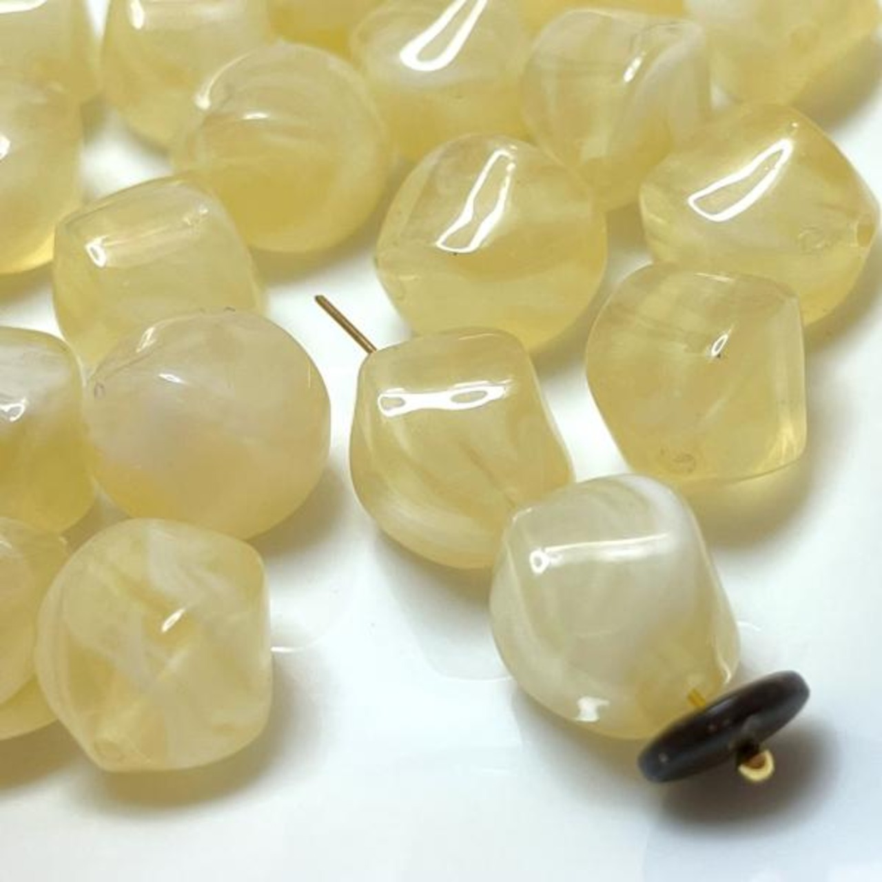 【4個】変形アクリルビーズ/クリームカラー/スペーサー/ミルキー