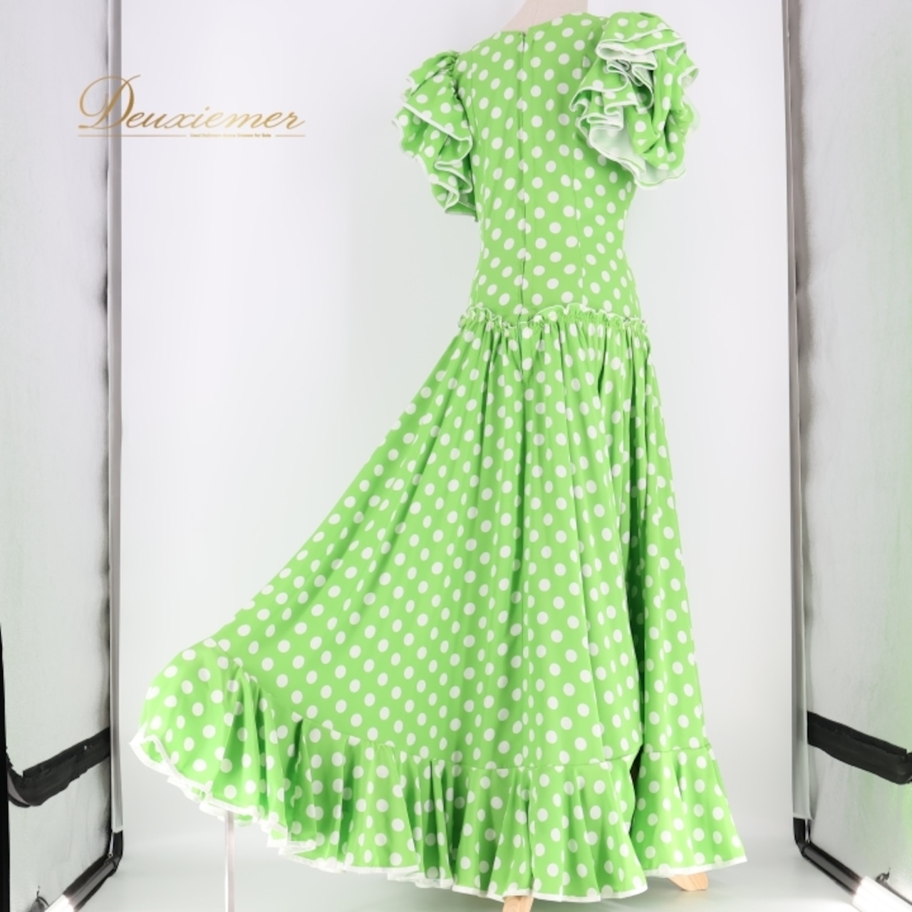 フラメンコ 衣装 ワンピース ドレス 水玉 ドット 黄緑 白 ボランテ フリル ポップ かわいい 発表会 パーティ グリーン系 ホワイト系 フラメンコドレス おしゃれ 大人用 女性用 イベント用 ステージ衣装 ドット柄