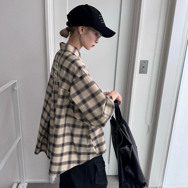 【受注予約1週間】back logo tuck checked SH/beige