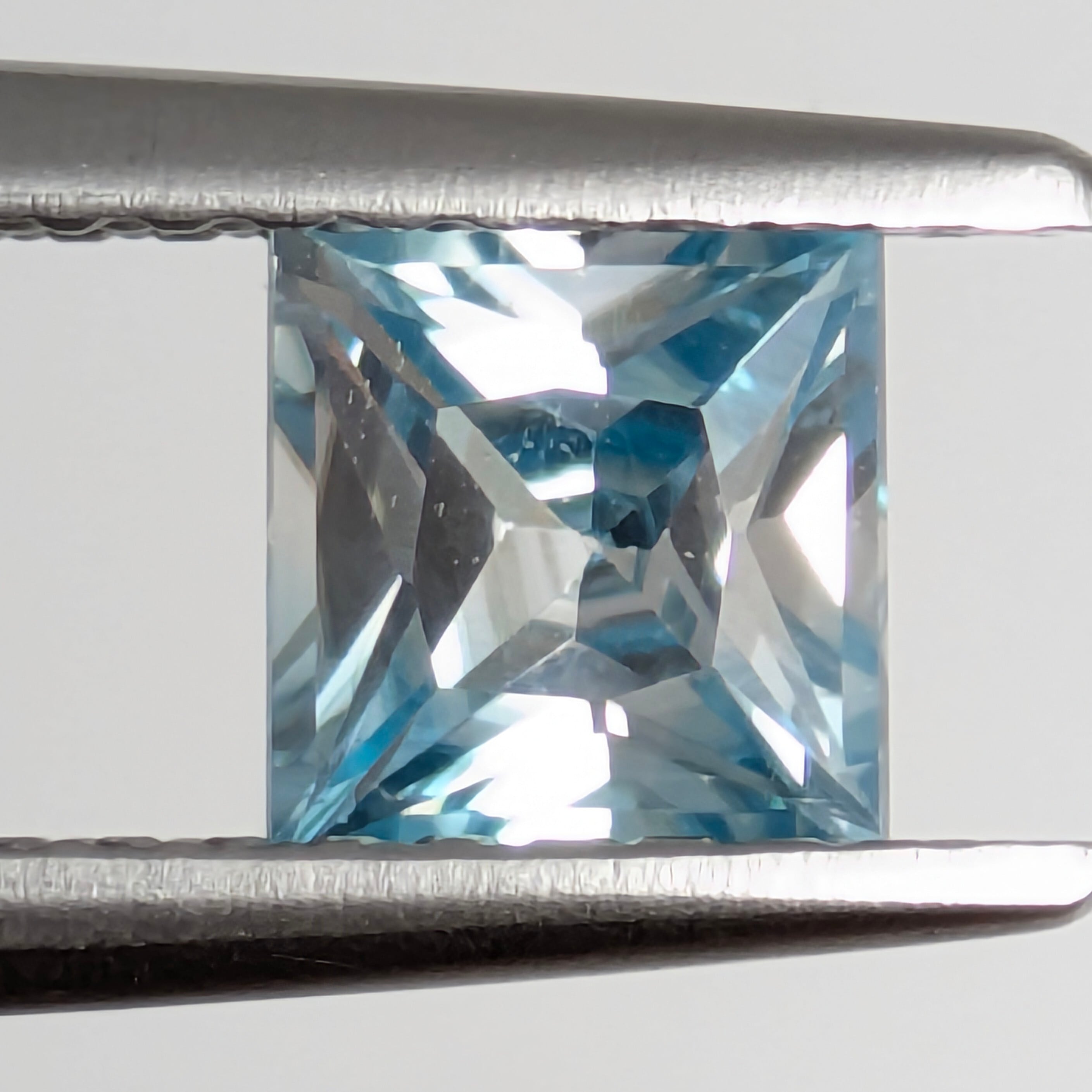 ブルージルコンルース カンボジア産【0.93ct】 PRO208991 | Gem's