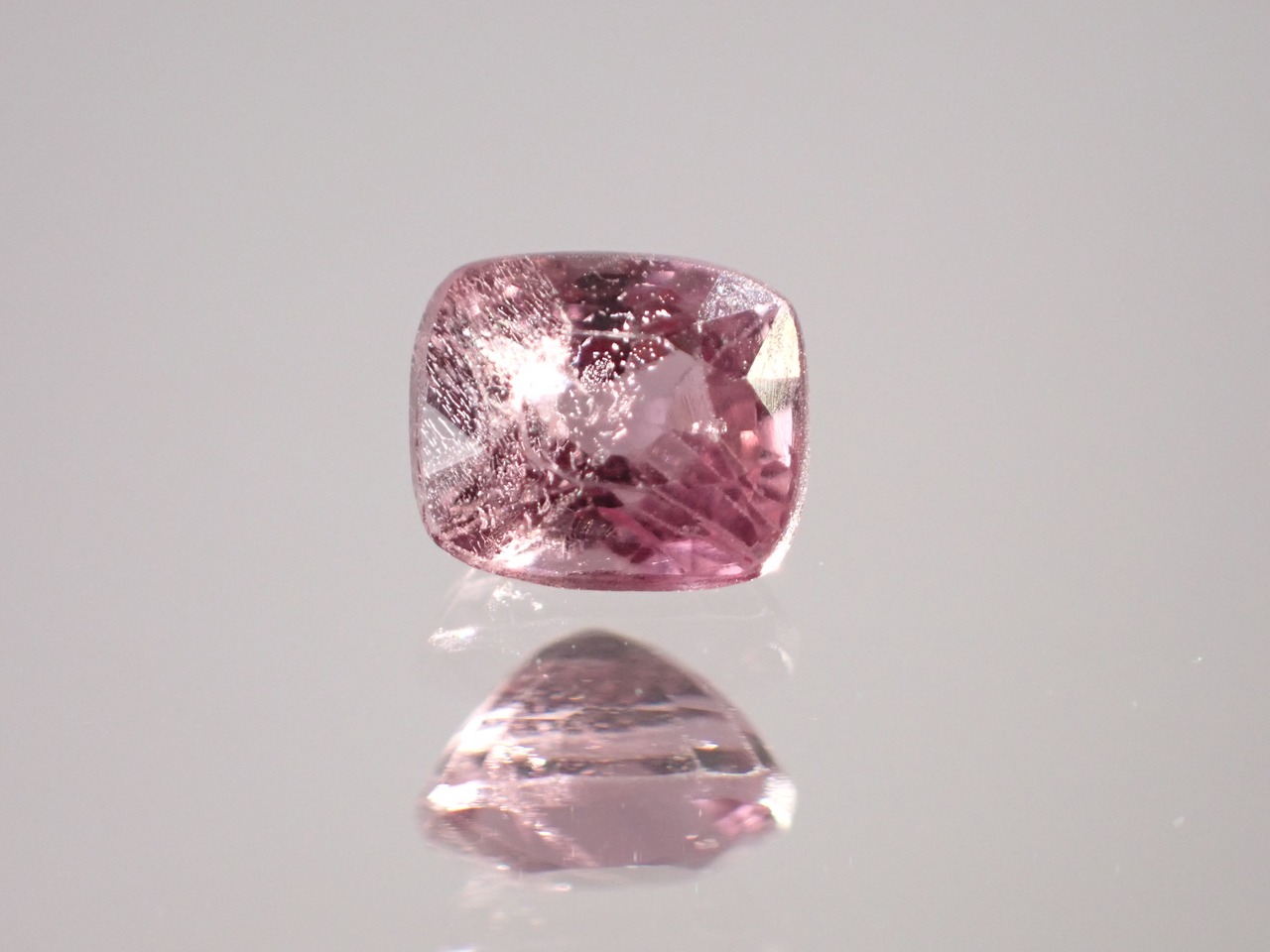 スピネル（簡易ソーティング付）  0.749ct　[C13‐463]