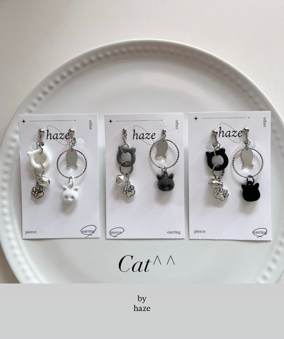 ーBlack or White or GrayーCat motif .鈴ピアス/イヤリング | h a z e