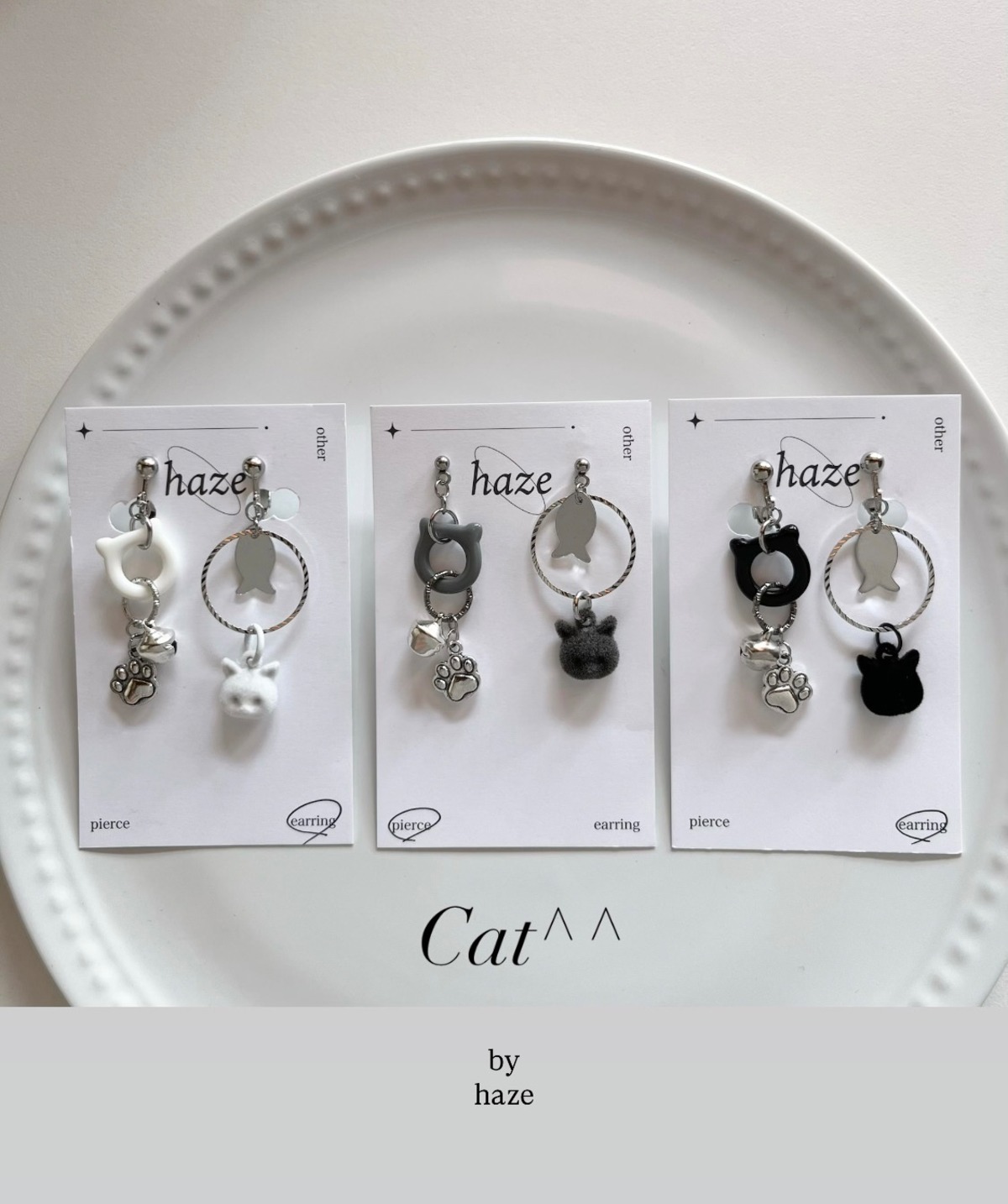 ーBlack or White or GrayーCat motif .鈴ピアス/イヤリング | h a z e