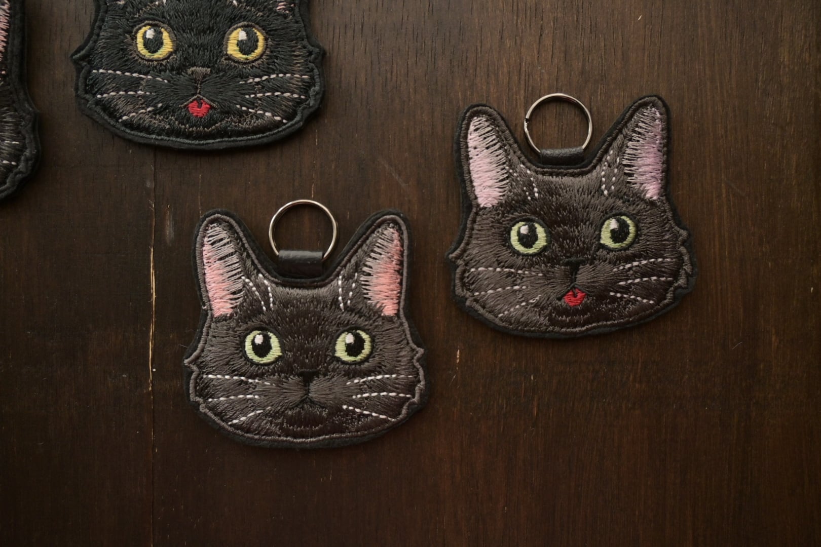 黒とグレーの猫ちゃんキーホルダー【長毛】 | 猫と暮らす洋裁店