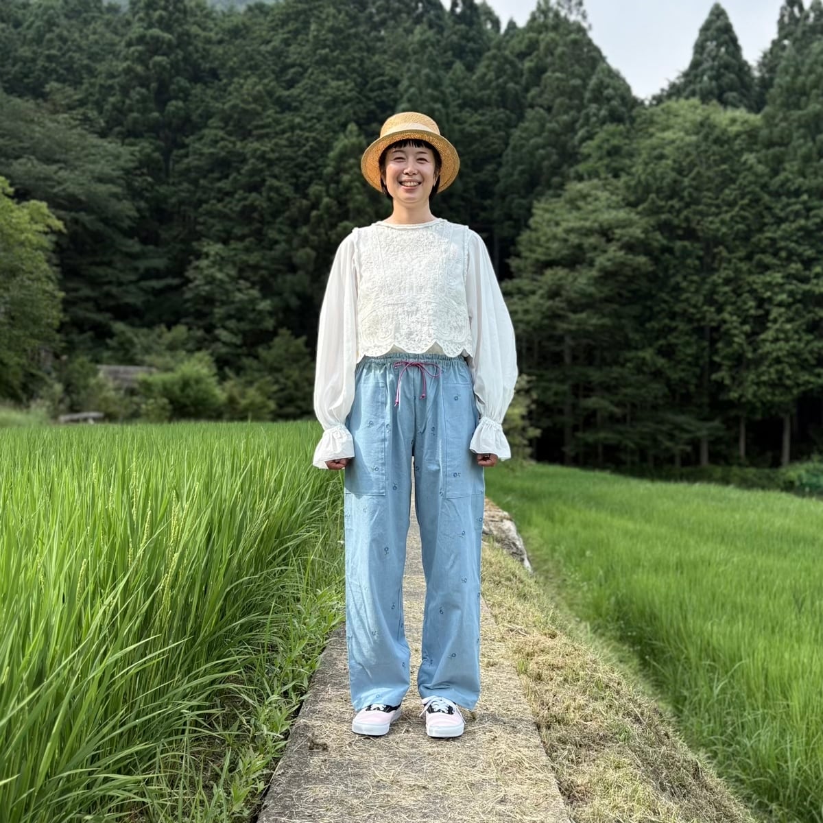 お花刺繍の夏ワークパンツ