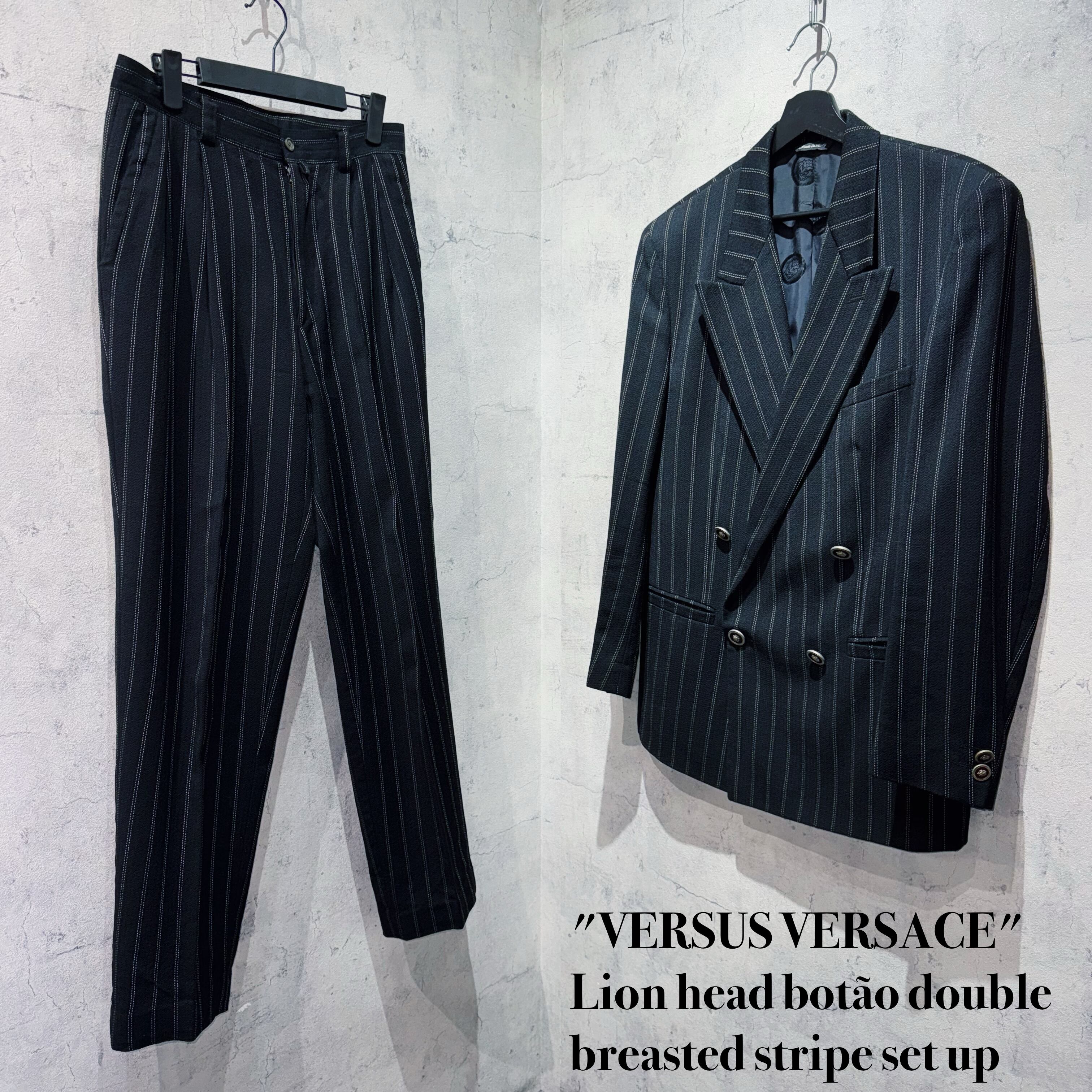 "VERSUS VERSACE"Lion head botão double breasted stripe set up