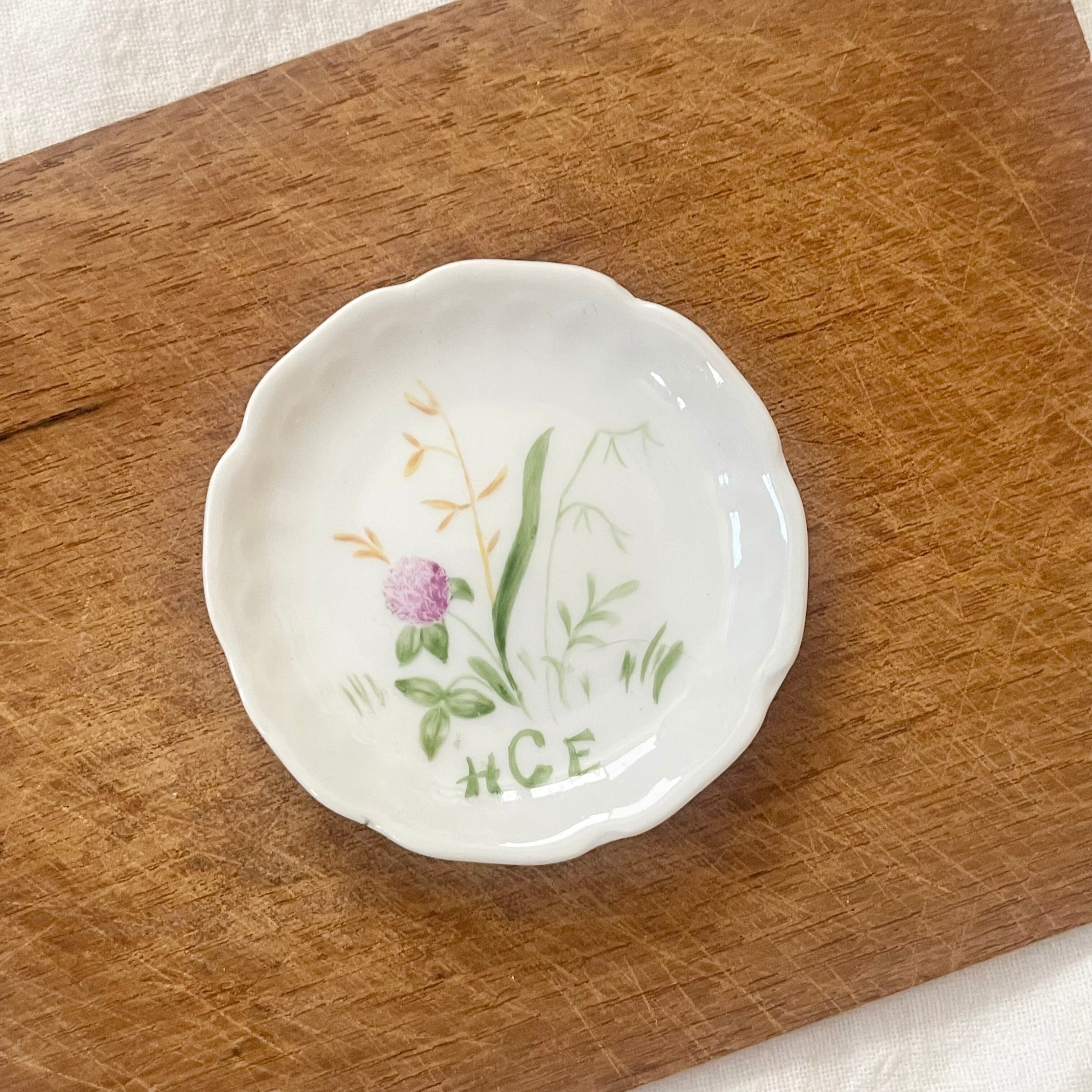 野に咲く花の小皿