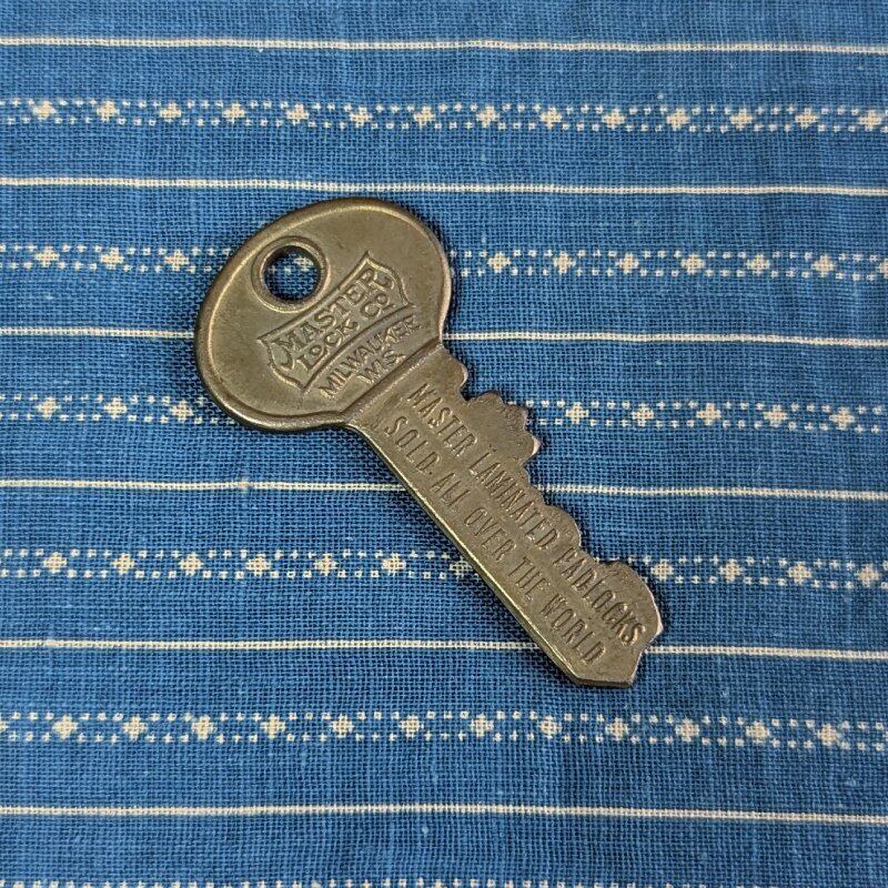 1933 CHICAGO WORLD'S FAIR Souvenir Key -G- | Wonder Wear