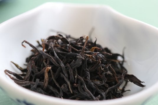 【鳳凰単叢(蜜蘭香)】:とてもフルーティーな香りで、鳳凰単叢の中でも女性に大人気の蜜蘭香。